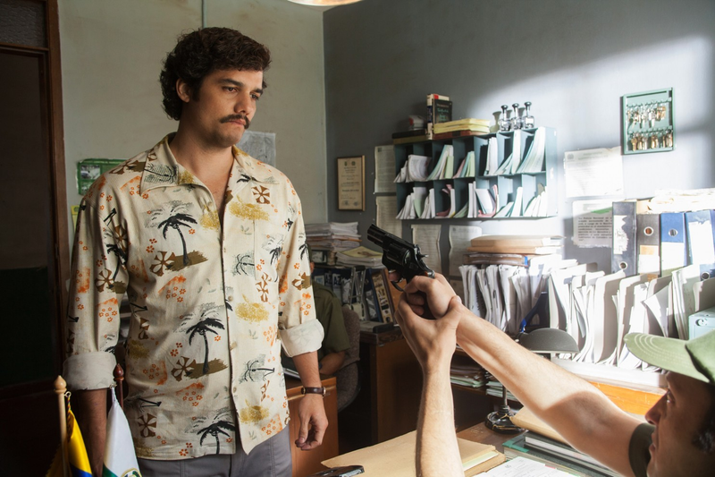 Illustration for article titled Narcos es crimen en estado puro: la vida de Pablo Escobar como nunca la has visto